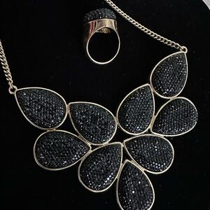 Set of Elegant Black and Gold Teardrop Necklace and Ring